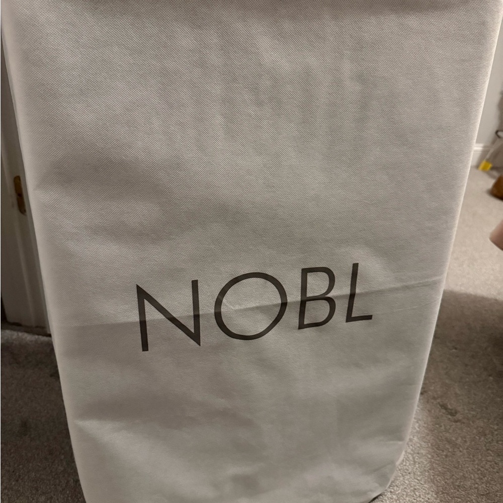 Nobl Check-In: All-In-One 28" - Picture 5 of 6